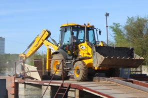 Требуется машинист экскаватора-погрузчика JCB 3CX для работы в Москве.